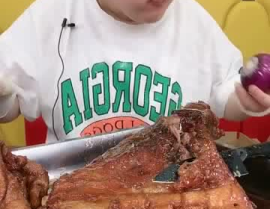 可爱小姐姐吃猪排图片,可爱小姐姐与猪排的甜蜜邂逅