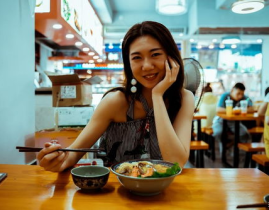 百万网红小姐姐宵夜视频,美食诱惑背后的故事