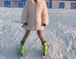 滑雪小姐姐国外,国外滑雪运动的魅力与风采